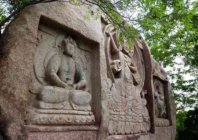 青海玉树十大旅游景点:贝大日如来佛石窟寺和勒巴沟摩崖