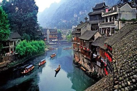 <长沙-韶山-衡山-张家界-凤凰古城双卧8日游>缅怀伟人，畅游湘西