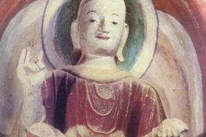 生生洞石刻弥勒像